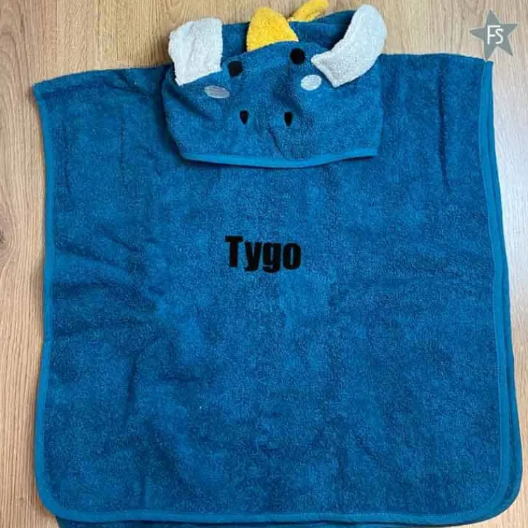 Hot Dragon Diego Badstof poncho ( met naam ) Poncho (met Naam) | Kraamcadeau Jongen