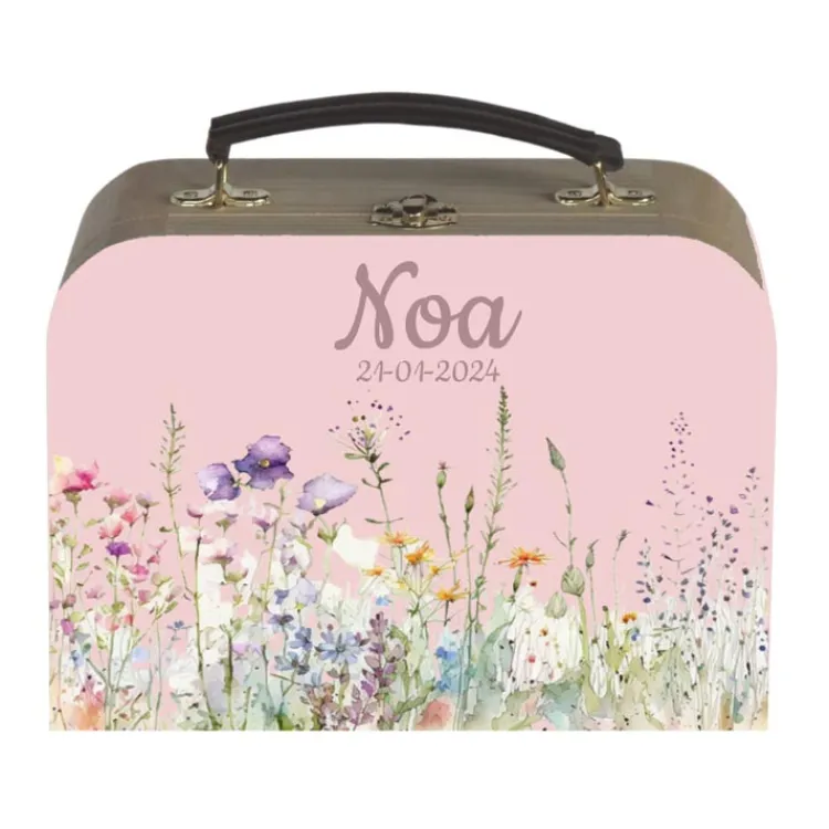 houten_kinderkoffertje_me_3-1.webp Clearance Houten kinderkoffertje met naam en bloemen | Wildflower Koffertje Met Naam | Kraamcadeau Meisje