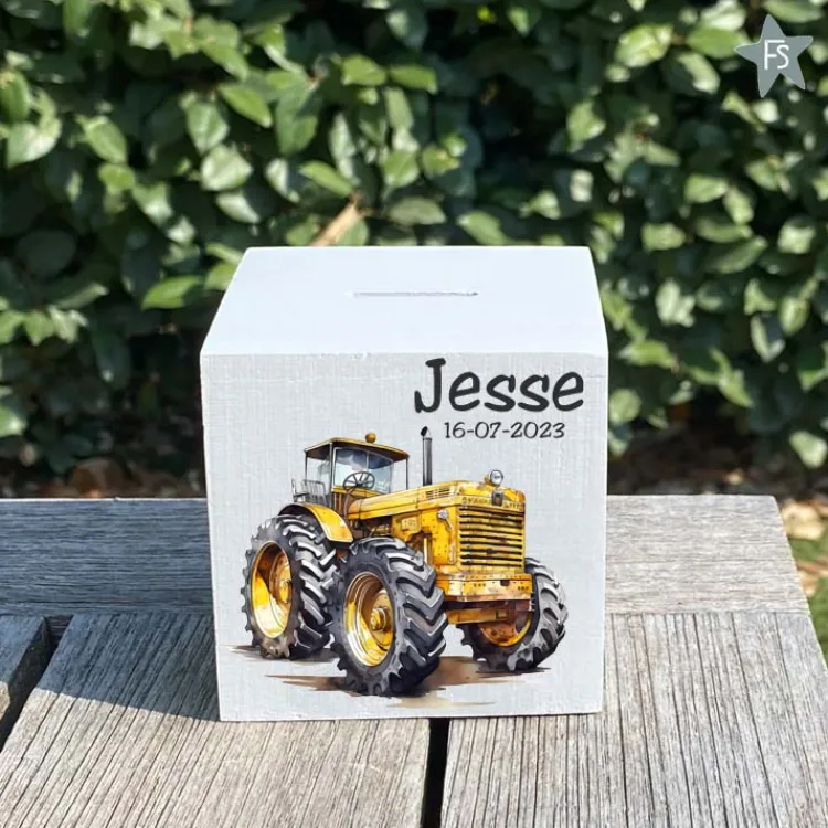 Online Houten spaarpot met naam tractor geel Spaarpot Met Naam | Kraamcadeau Jongen