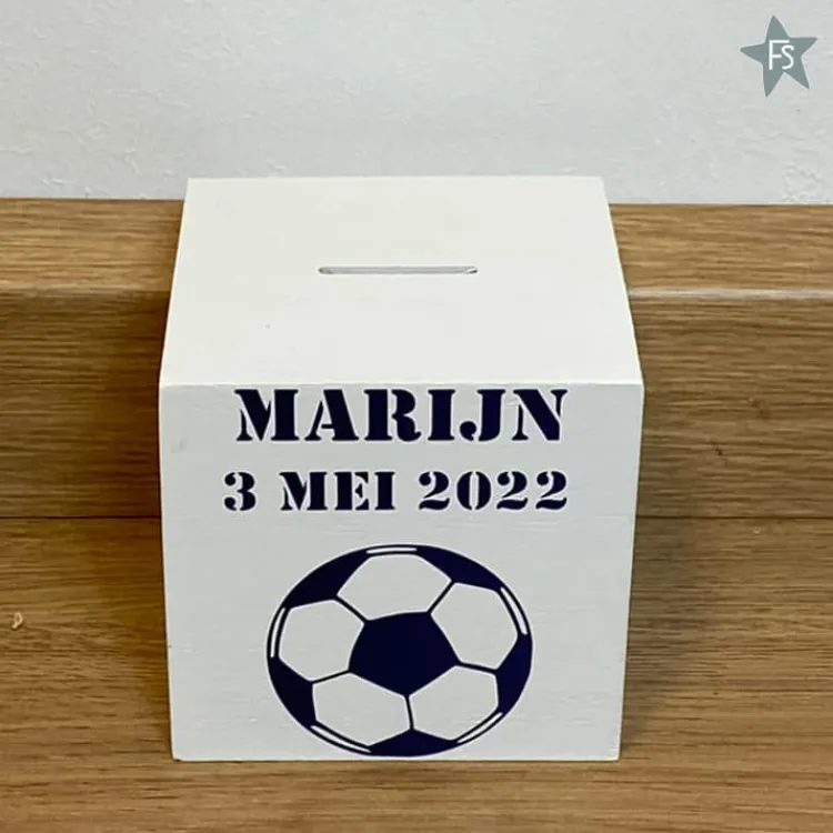 New Houten spaarpot met naam en voetbal Spaarpot Met Naam | Kraamcadeau Jongen