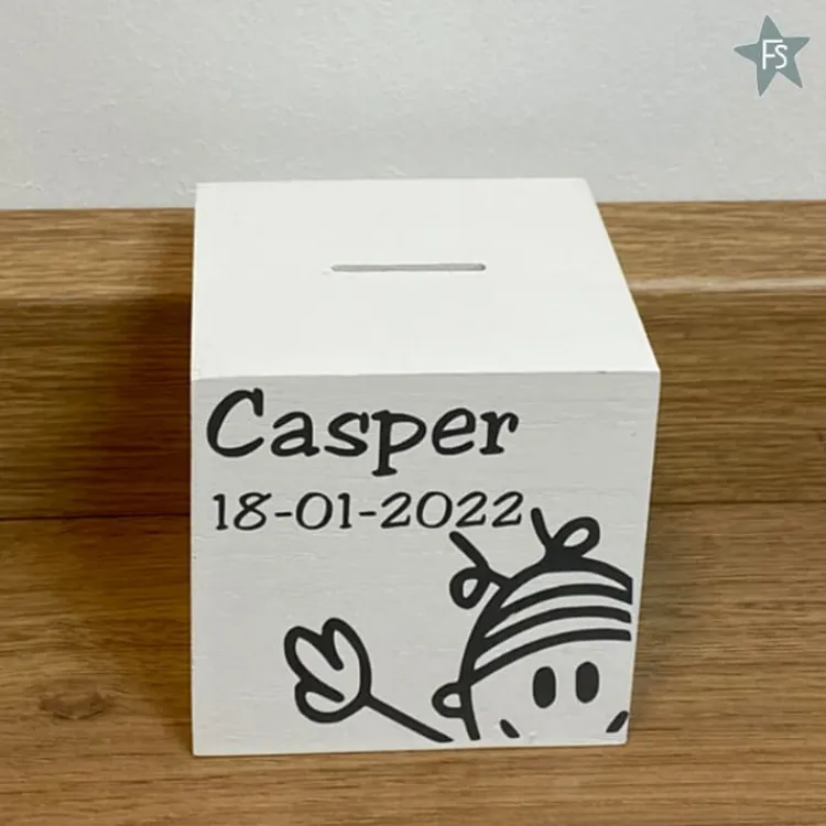 houten_spaarpot_met_naam__2.webp Best Houten spaarpot met naam en afbeelding jongen Spaarpot Met Naam | Kraamcadeau Jongen