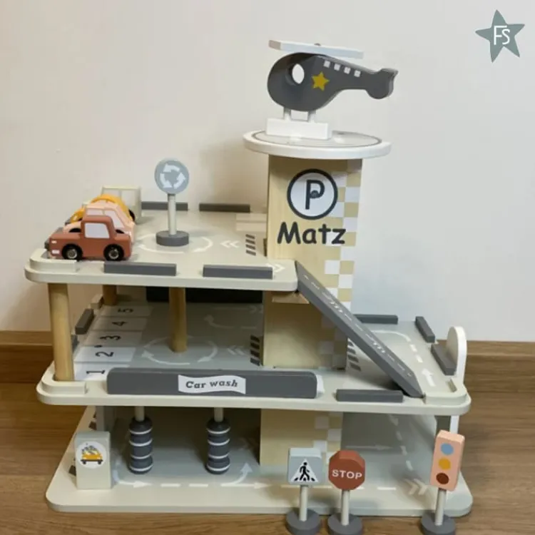 Online houten parkeergarage (met naam) Kraamcadeau Jongen